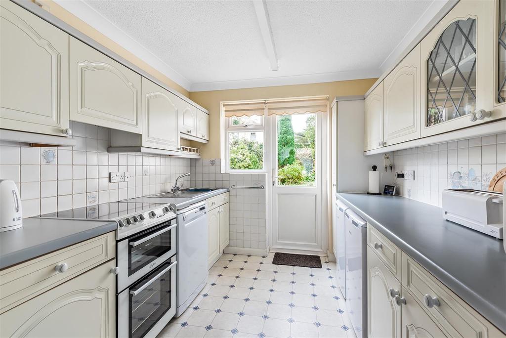 Kitchen (1).jpg