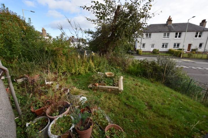 Front Garden (Small).JPG