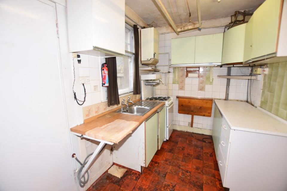 Kitchen (Custom).JPG