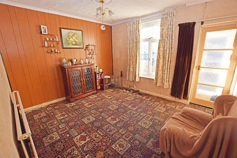 38 Gordon Road, Rochester, ME2 3HJ