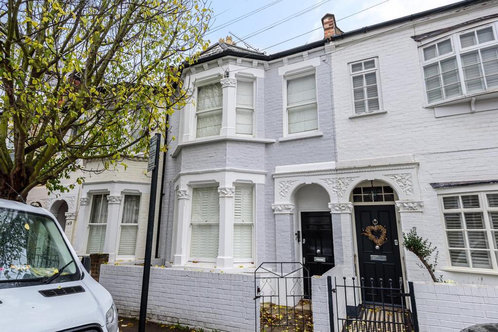 Stephendale Road, Fulham 2 bed flat £700,000