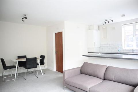 2 Manor Vale, Brentford, TW8 9JP