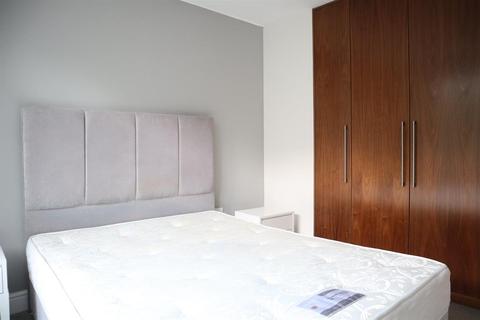 2 Manor Vale, Brentford, TW8 9JP
