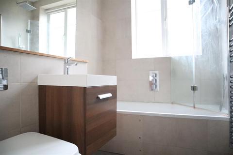 2 Manor Vale, Brentford, TW8 9JP