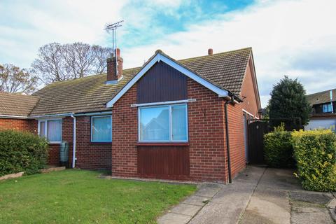 2 bedroom bungalow to rent, Maxine Gardens, St. Peters, CT10