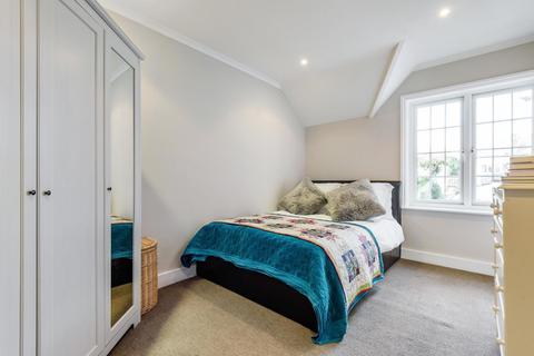 8 Copse Road, Cobham, KT11 2TN
