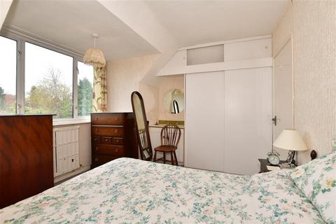 12 Ruden Way, Epsom, KT17 3LN