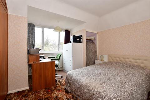 12 Ruden Way, Epsom, KT17 3LN