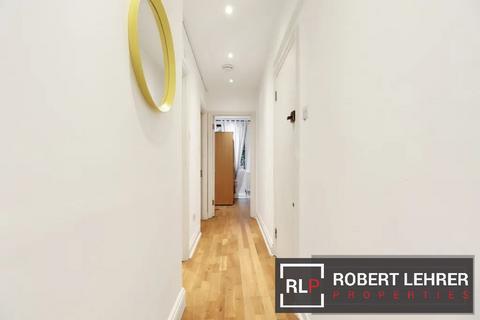 3 bedroom flat to rent, Holloway Road, Archway, N7