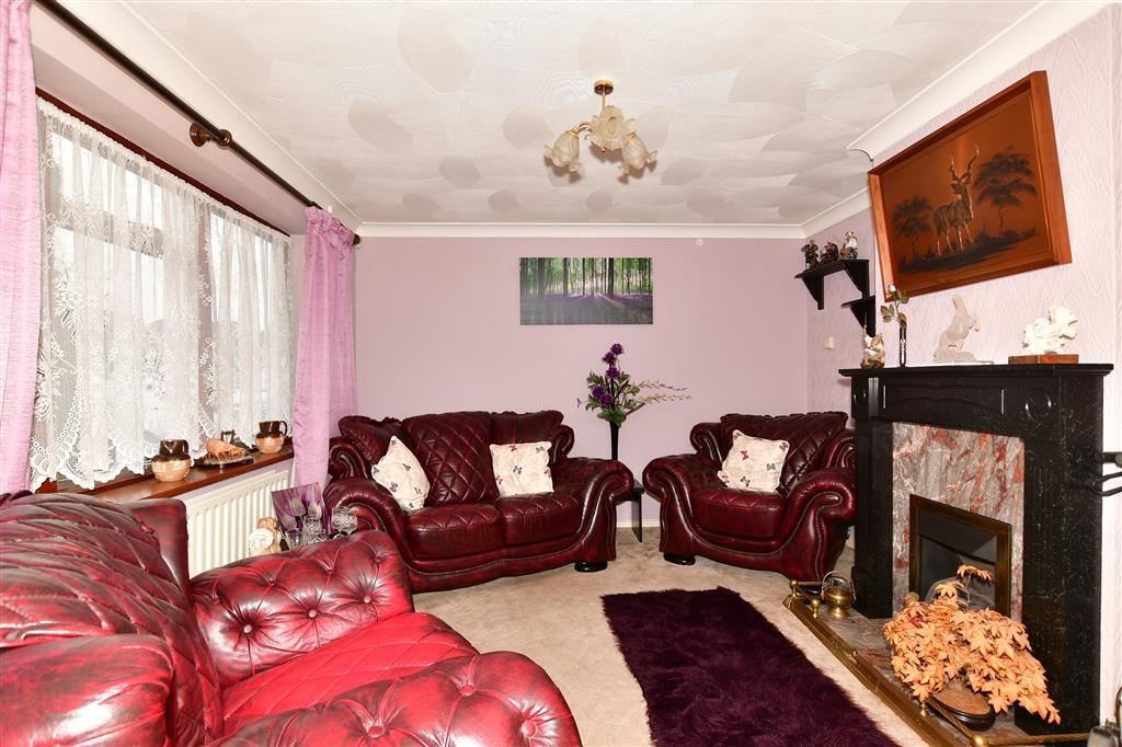 Valley View Road, Rochester, Kent 3 bed semidetached house £300,000