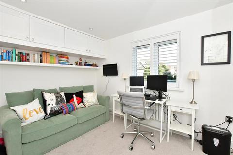 2 Park Side, Epping, CM16 6SS