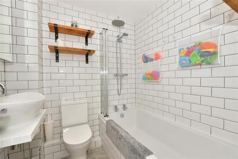 2 Park Side, Epping, CM16 6SS