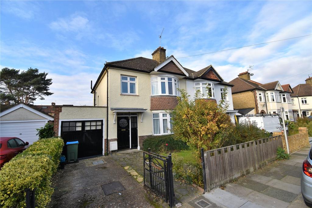 Poulett Gardens, Twickenham, TW1 3 bed semidetached house £2,500 pcm