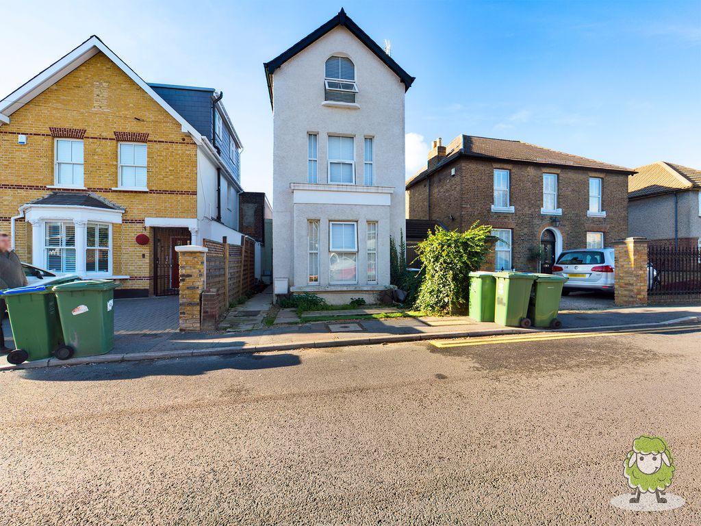 Lion Road, Bexleyheath DA6 8PF 2 bed ground floor flat £300,000