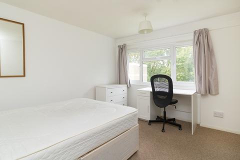 3 bedroom apartment to rent, Beecroft Close, Canterbury