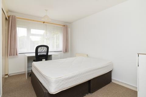 3 bedroom apartment to rent, Beecroft Close, Canterbury