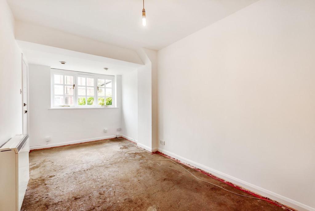 Sunnyside Road, Teddington, TW11 3 bed terraced house £675,000