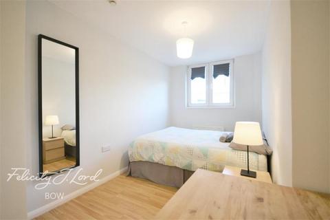 4 bedroom flat to rent - Hanbury Street, E1