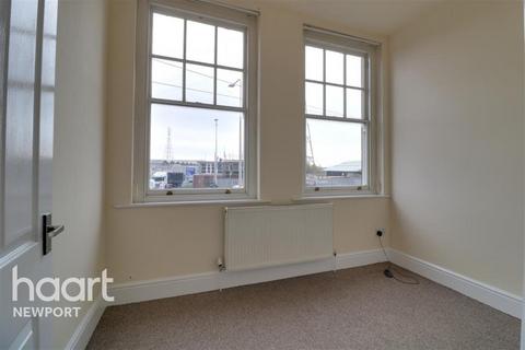 2 bedroom flat to rent, Watch House Parade, Newport