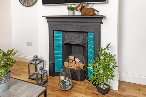 31 Trentham Street, London, SW18 5AS