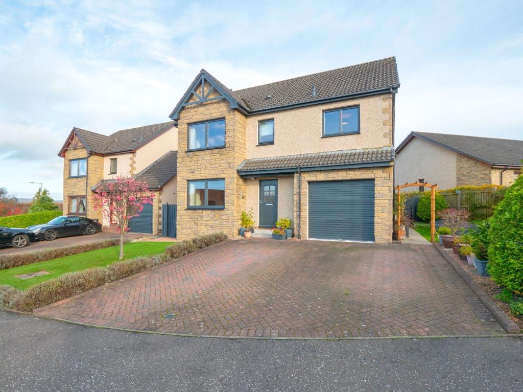 Sutherland Crescent, 5 bed detached house £285,000
