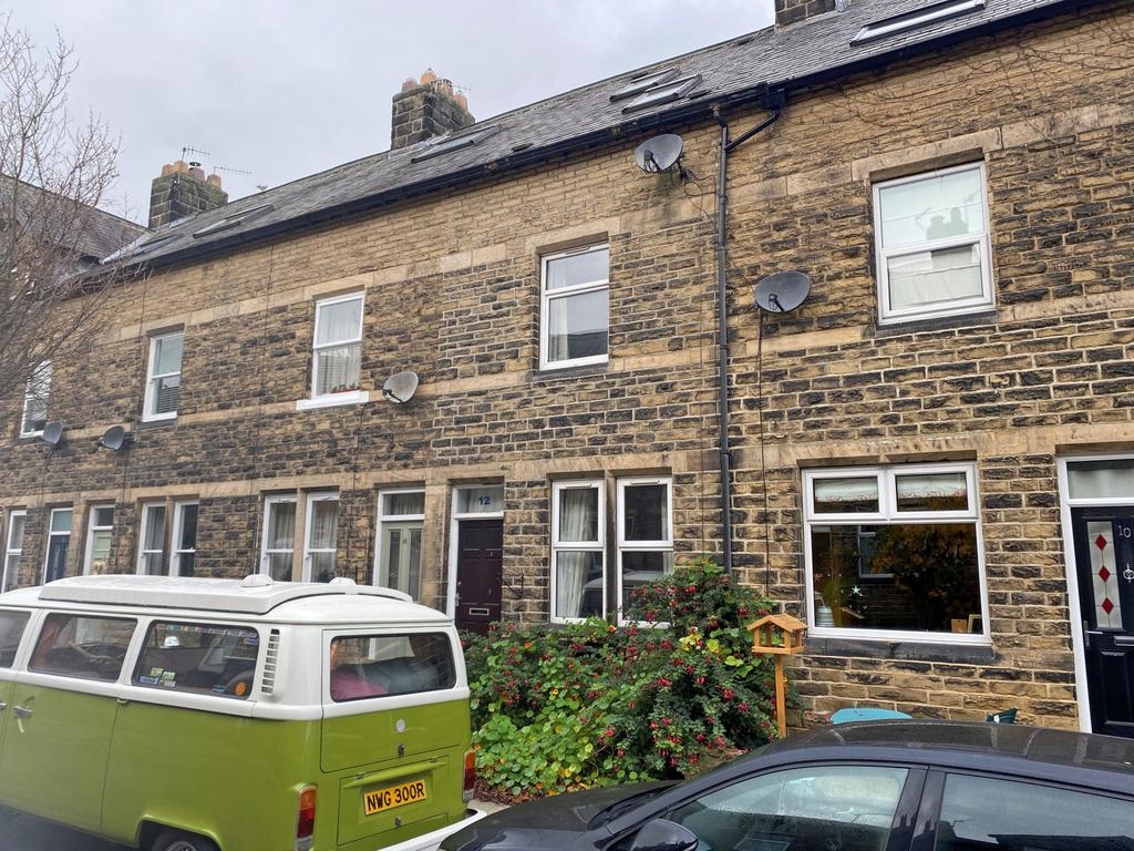 12 Bank Parade, Otley, LS21 3DY 3 bed terraced house £995 pcm (£230 pw)