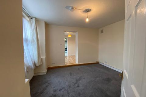 1 bedroom flat to rent - Hughenden Road, Hp13