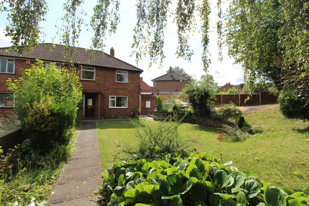 52 Gibbons Road Trench Telford TF2 7JS 3 bed semidetached house £750