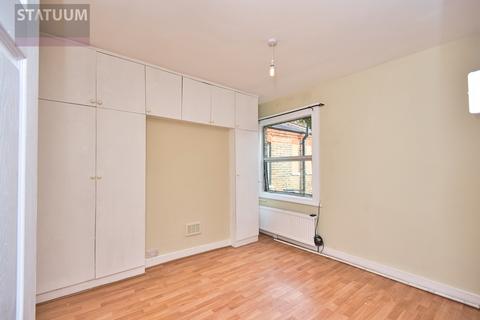 2 bedroom flat to rent, Warner Road, Walthamstow Central, London, E17