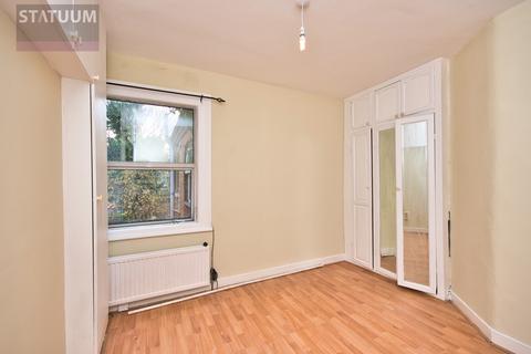 2 bedroom flat to rent, Warner Road, Walthamstow Central, London, E17