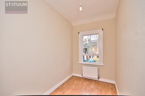 2 bedroom flat to rent, Warner Road, Walthamstow Central, London, E17