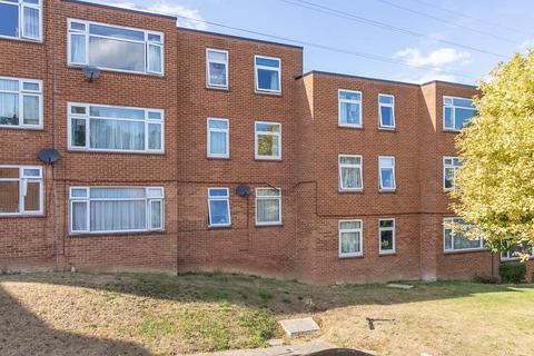 2 bedroom apartment to rent, Halstead Close, Canterbury