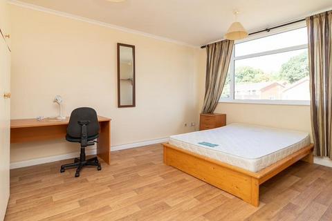 2 bedroom apartment to rent, Halstead Close, Canterbury