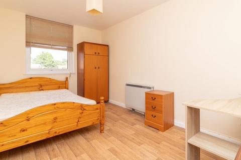 2 bedroom apartment to rent, Halstead Close, Canterbury