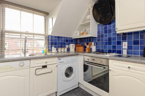 3 bedroom apartment to rent, Station Road West, Canterbury