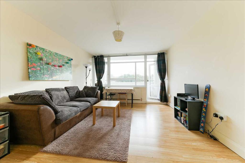 Bisley House, Wimbledon Park Side... 1 bed apartment £1,250 pcm (£288 pw)