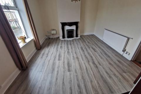 2 bedroom flat to rent, Blackburn Road, Darwen, BB3