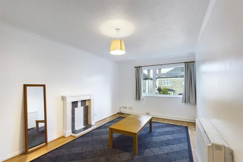 1 bedroom apartment to rent, Crescent Court, Richmond Road, Staines-upon-Thames, Surrey, TW18