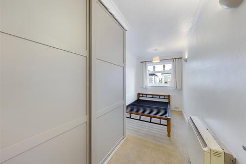 1 bedroom apartment to rent, Crescent Court, Richmond Road, Staines-upon-Thames, Surrey, TW18