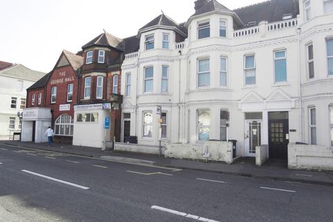 2 bedroom ground floor flat to rent, Holdenhurst Road, Bournemouth, BH8