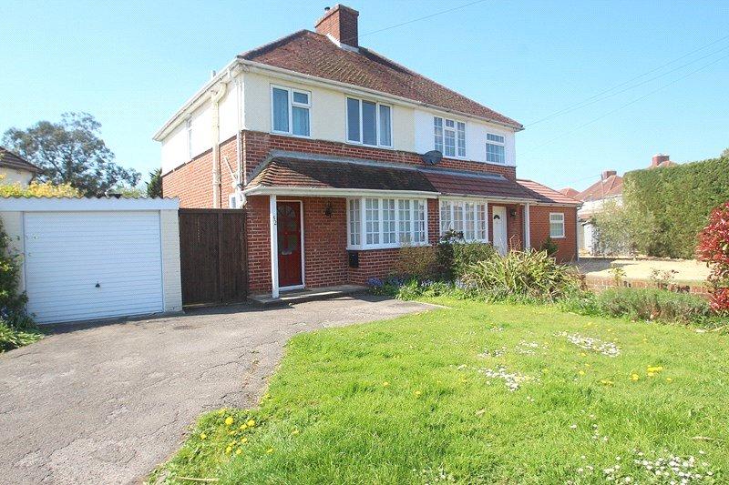 Coach Road, Hamble, Southampton, SO31 3 bed semidetached house £