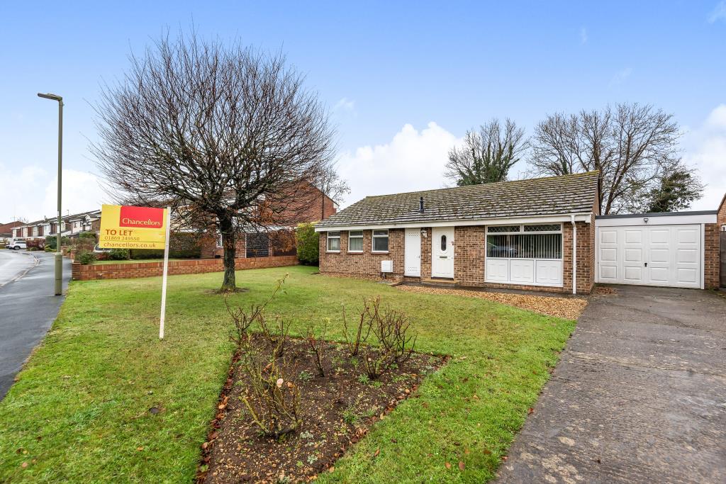 Browning Drive, Bicester, OX26 2 bed detached bungalow £1,250 pcm (£