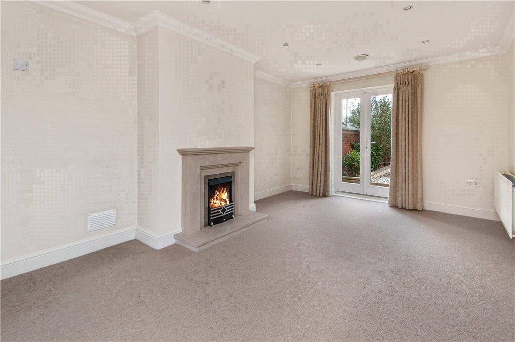 Blenheim Way, MoretoninMarsh... 3 bed end of terrace house £495,000