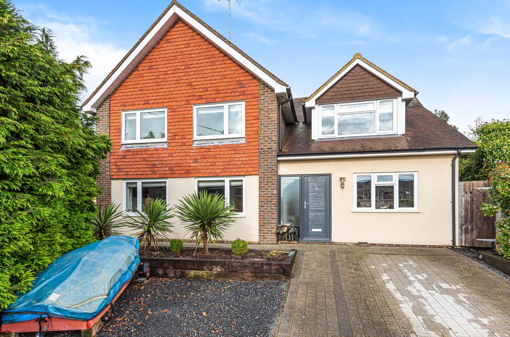 Silver Lane, Billingshurst 5 bed detached house £750,000