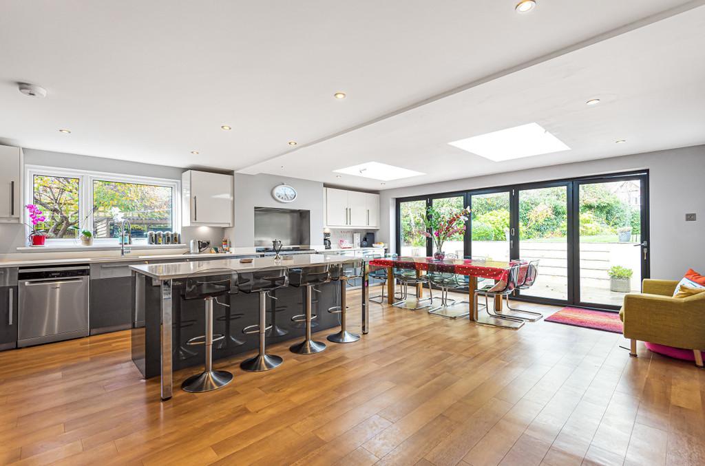 Silver Lane, Billingshurst 5 bed detached house £750,000