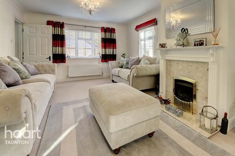 32 Abbots Meade, Yeovil, BA21 3PJ
