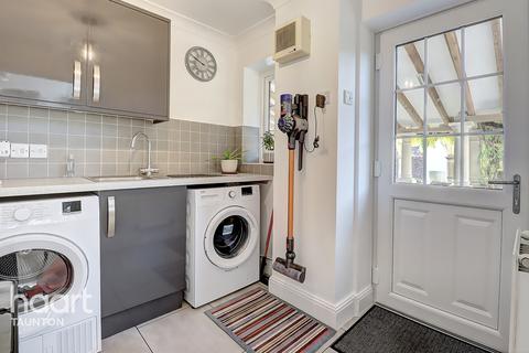 32 Abbots Meade, Yeovil, BA21 3PJ