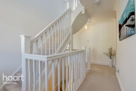 32 Abbots Meade, Yeovil, BA21 3PJ