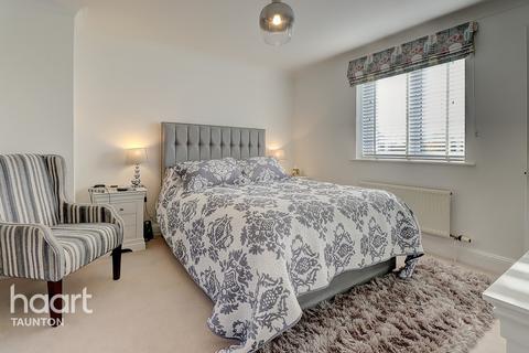 32 Abbots Meade, Yeovil, BA21 3PJ