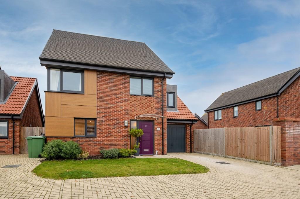 Trumpeter Rise, Long Stratton 4 bed detached house £1,100 pcm (£254 pw)